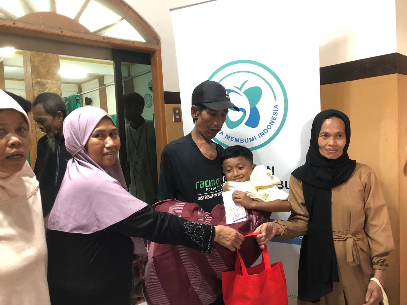 Peserta Khitan dan Orang Tua